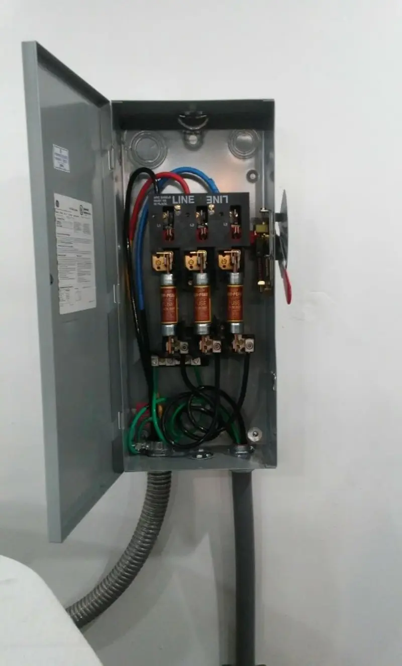 Three-phase disconnect switch installed for Smoke Detector Installation in Heath